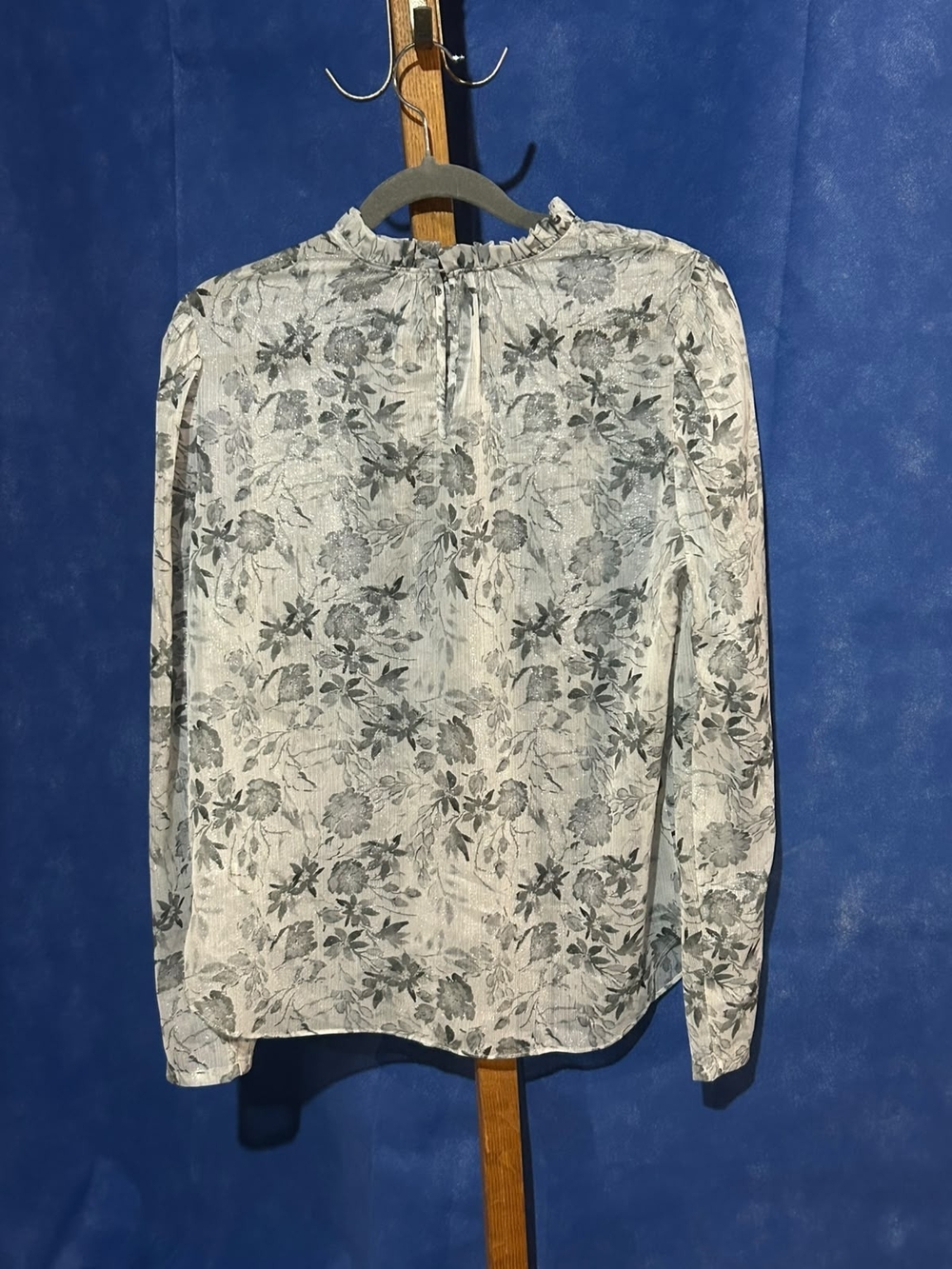 Floral Long-Sleeve Blouse - Light Gray/White